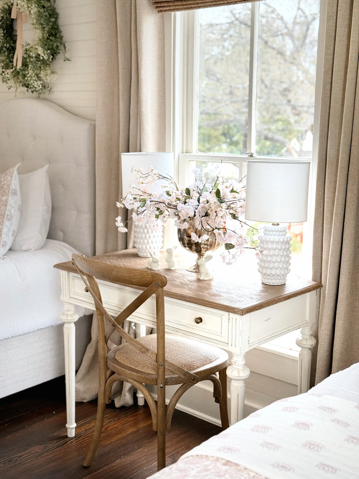 Ceramic Table Lamp, White Finish with Brass Accents, 18" H Q332